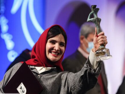 نورا هاشمی  مراسم اختتامیه چهلمین جشنواره بین‌المللی تئاتر فجر