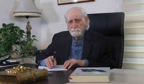 محسن میرزایی، روزنامه‌نگار و تاریخ‌نگار ایرانی