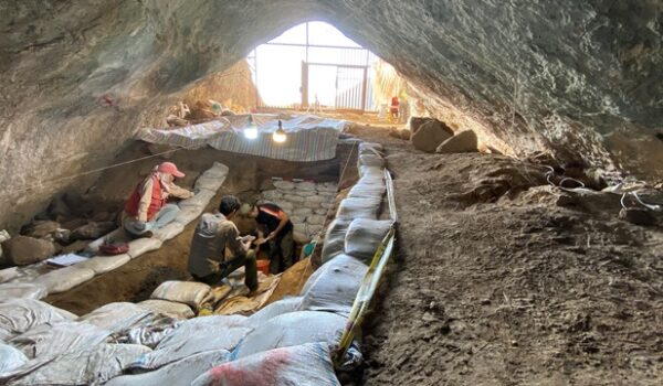 غار قلعه کرد آوج، قدیمیترین سکونتگاه انسان در ایران
