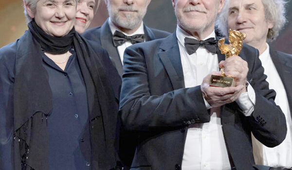 نیکلاس فیلیبر کارگردان مستند فرانسوی «در اَدمان» برنده جایزه خرس طلایی بهترین فیلم از جشنواره برلین۲۰۲۳
